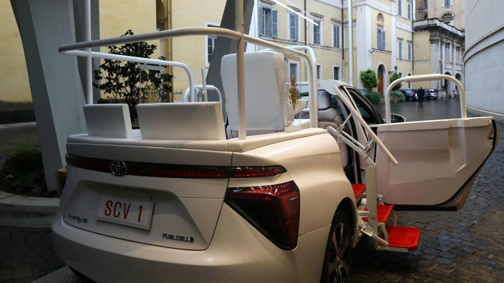 Toyota Mirai το νέο αυτοκίνητο του Πάπα